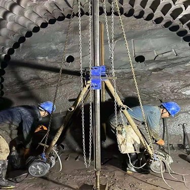 同城配送*广东梅州液压行走履带式潜孔钻车混凝土取芯钻机海南海口