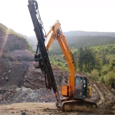 凿岩时应该把推进器摆到岩石位置 挖改钻机 中德联合