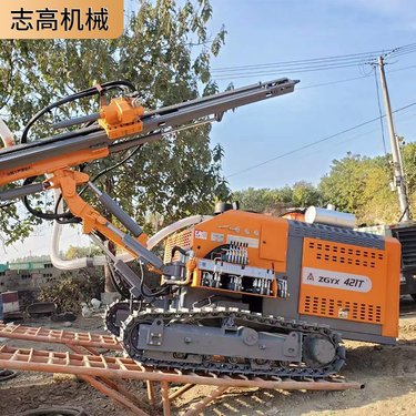 潜孔钻车出租租赁 矿用凿岩台车 开山潜孔钻机 履带式 行驶灵活