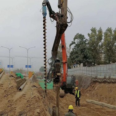 岩石沙土钻机 360度旋转光伏打桩机多功能螺旋压桩机